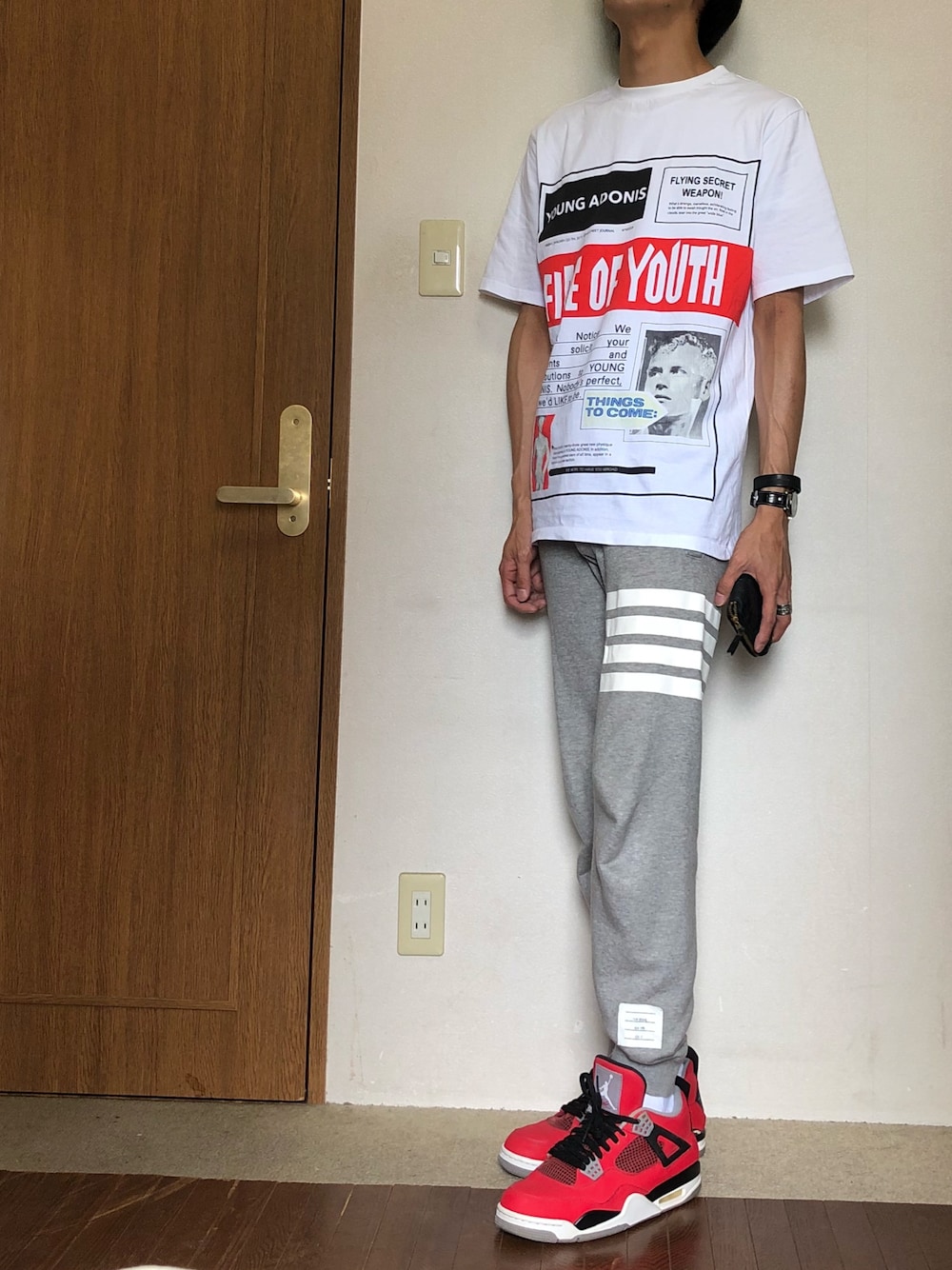 「夏コーデ、夏、シンプル、シンプルコーデ、スニーカー、AIR JORDAN、LOEWE、THOMBROWNE、NIKE、COMME des GARCONS」｜「LOEWEのLoewe - プリント Tシャツ - men - コットン - L（Tシャツ/カットソー、ホワイト系）」を使った、DOMさん（メンズ・182cm）の夏コーディネートの1枚目の写真