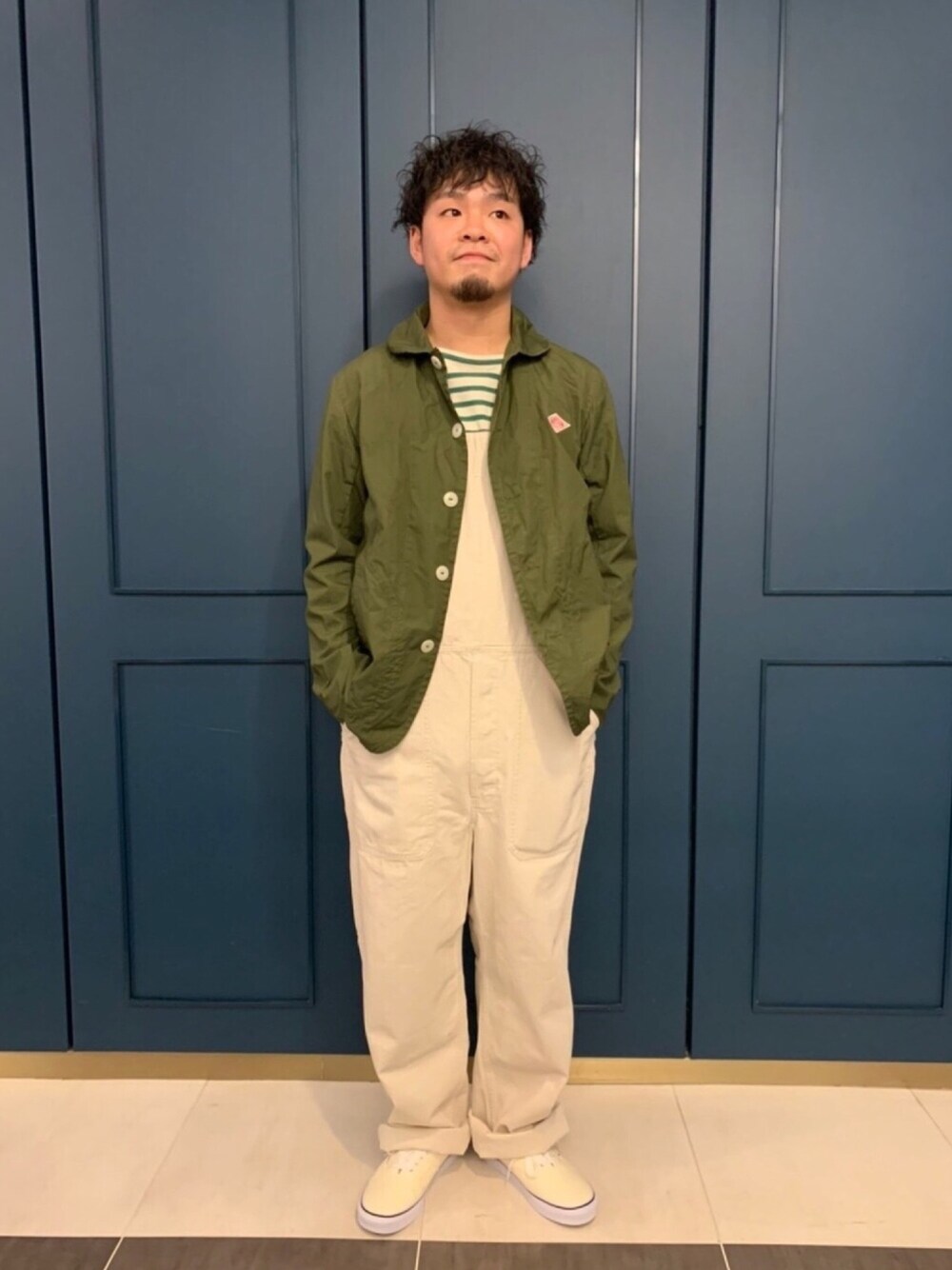 「Bshop、Bshop池袋ルミネ店、Danton、orcival、VANS」｜「ORCIVALの【ORCIVAL】コットンロードフレンチバスクシャツ MEN（Tシャツ/カットソー、グリーン系）」を使った、kuroiwaさん（メンズ・164cm）の春コーディネートの1枚目の写真