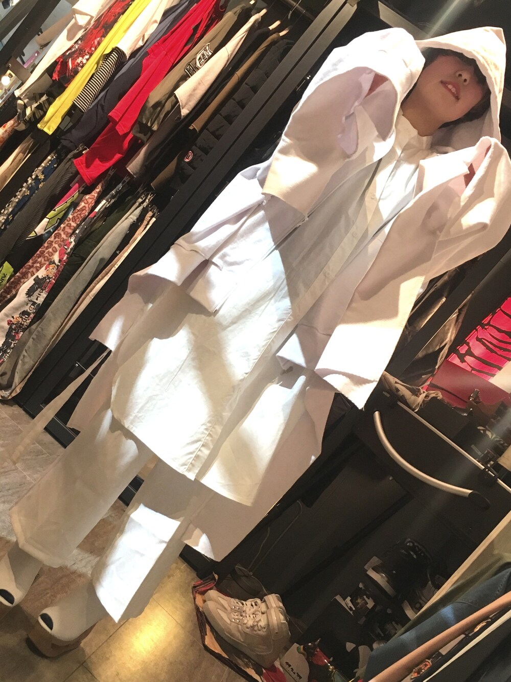 「真っ白、お洒落さんとつながりたい、写真、今日のコーデ、はるコーデ、ゆるコーデ、イメチェン」｜「コドナデモードのアイテム（ノーカラージャケット、ホワイト系）」を使った、まっくらおさきさん（レディース・153cm）の春コーディネートの1枚目の写真