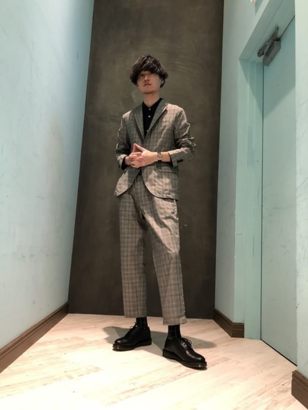 「チェック、セットアップ、テーラードジャケット、Dr.Martens、タックパンツ、グレンチェック、春コーデ、ユニオンステーション、union station、collective」｜「UNION STATIONのグレンチェックジャケット（テーラードジャケット、グレー系）」を使った、みったさん（メンズ・186cm）の春コーディネートの1枚目の写真