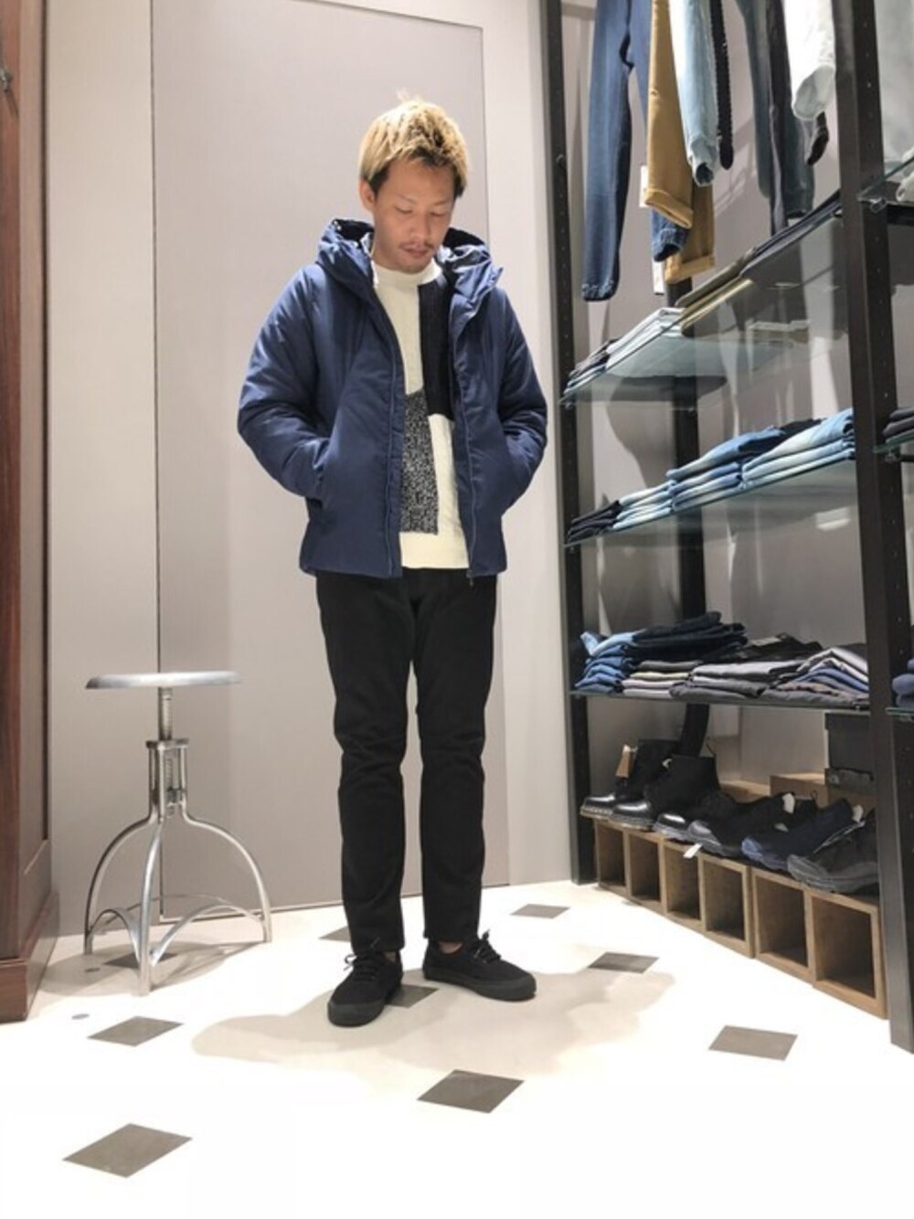 「ニット、ダウンジャケット、ブルー、冬コーデ、ストレッチパンツ、ユニオンステーション、雑誌掲載、union station」｜「UNION STATIONの【smart12月号掲載/中川大志さん着用商品】T/Rツイルテクニカルフーデッドダウン（ダウンジャケット/コート、ブルー系）」を使った、みったさん（メンズ・165cm）の秋コーディネートの1枚目の写真