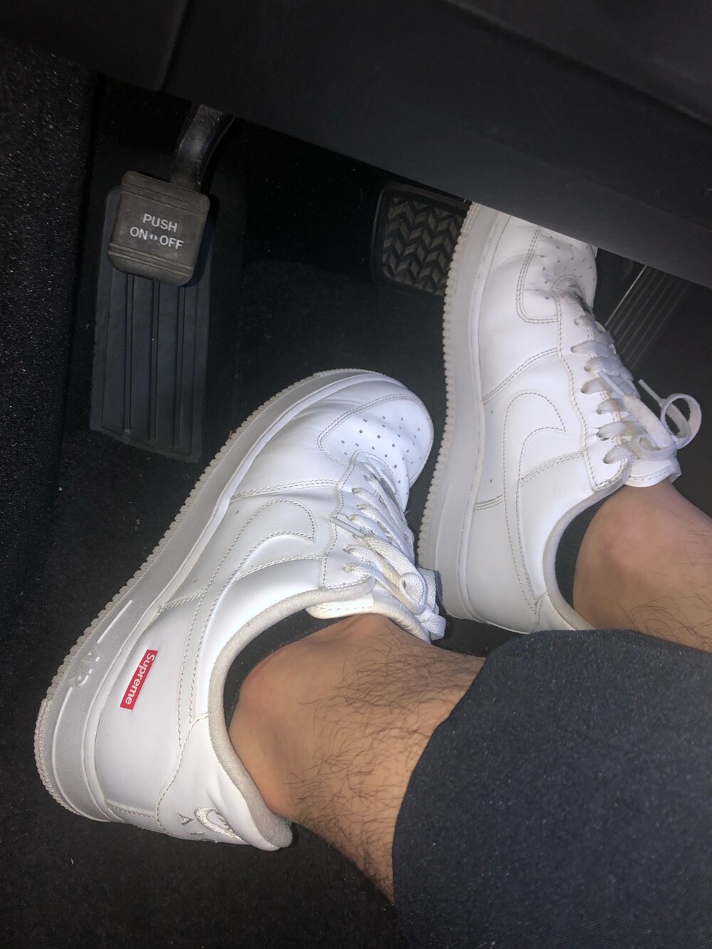 「NIKE」｜「Supreme のアイテム（スニーカー、ホワイト系）」を使った、Miyaaaaさん（メンズ・177cm）の秋コーディネートの1枚目の写真