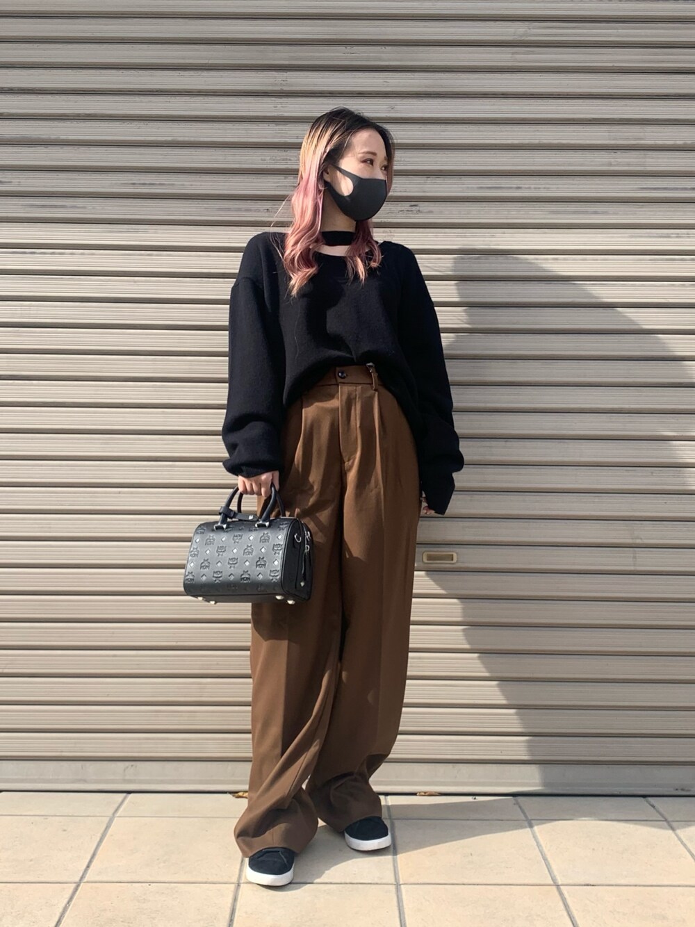 「MCM、韓国ブランド、韓国ファッション、冬コーデ、黒ニット、ボストンバッグ、LHP、年末WEAR感謝祭」｜「systemのアイテム（ニット/セーター、ブラック系）」を使った、ゆうさん（レディース・157cm）の冬コーディネートの1枚目の写真