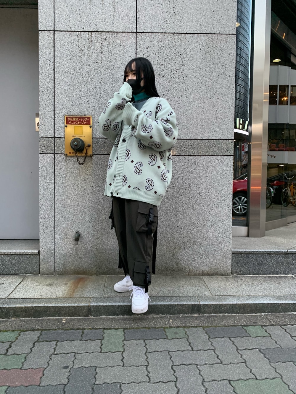 グリーン系のカーディガン/ボレロ、グリーン系のカーディガン/ボレロ、グリーン系のカーディガン/ボレロを着用したレディースの冬コーディネートの1枚目の写真