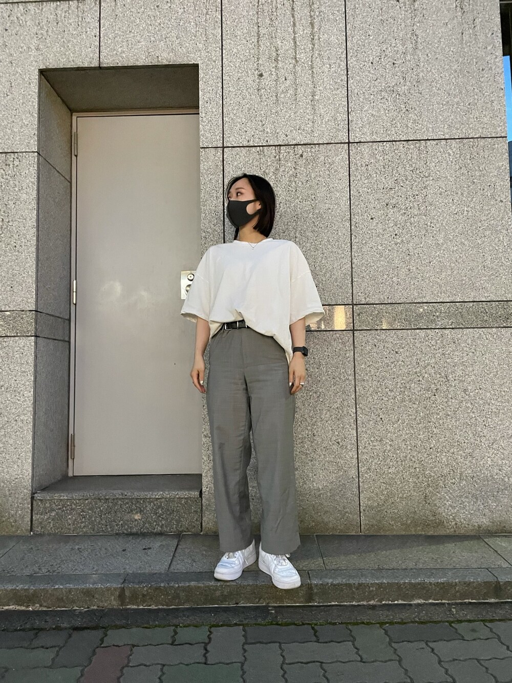 「Tシャツ、スラックス、オーバーサイズ、メンズライク、白スニーカー、パンツスタイル、ootd、シンプルコーデ、白Tシャツ、これが私をアゲる服」｜「A4AのA4A/エーフォーエー/40s強撚糸ラウンドTシャツ（Tシャツ/カットソー、ホワイト系）」を使った、ゆうさん（レディース・157cm）の春コーディネートの1枚目の写真