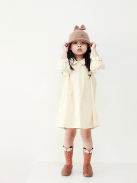 「柠小檬のアイテム（ワンピース、ベージュ系）」を使った、柠小檬さん（キッズ）の夏コーディネート