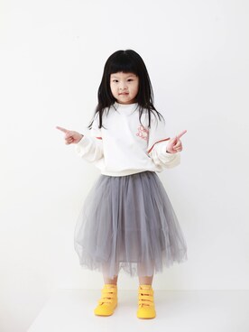 「柠小檬のアイテム（パーカー、ホワイト系）」を使った、柠小檬さん（キッズ）の夏コーディネート