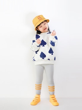 「TAOのアイテム（パーカー、ホワイト系）」を使った、柠小檬さん（キッズ）の秋コーディネート
