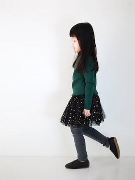 「柠小檬のアイテム（ニット/セーター、グリーン系）」を使った、柠小檬さん（キッズ）の秋コーディネート