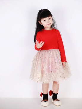 「柠小檬のアイテム（ワンピース、レッド系）」を使った、柠小檬さん（キッズ）の秋コーディネート