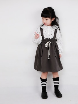 「柠小檬のアイテム（ワンピース、グレー系）」を使った、柠小檬さん（キッズ）の冬コーディネート