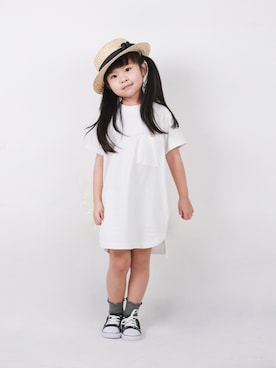 「柠小檬のアイテム（ワンピース、ホワイト系）」を使った、柠小檬さん（キッズ）の春コーディネート