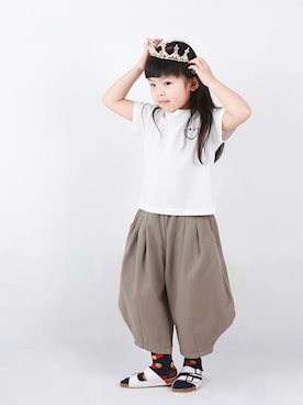 「柠小檬のアイテム（Tシャツ/カットソー、ホワイト系）」を使った、柠小檬さん（キッズ）の春コーディネート