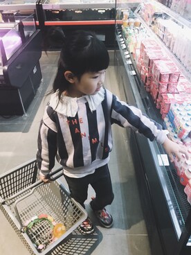 「BOBO CHOSES（ボボショーズ）のアイテム（パーカー、ブルー系）」を使った、柠小檬さん（キッズ）の春コーディネート