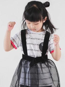 「BLUBのアイテム（Tシャツ/カットソー、ホワイト系）」を使った、柠小檬さん（キッズ）の春コーディネート