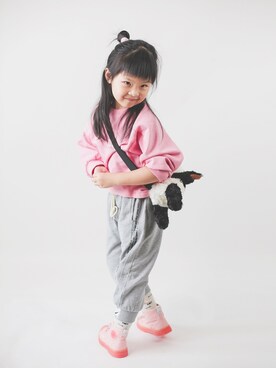「柠小檬のアイテム（パーカー、ピンク系）」を使った、柠小檬さん（キッズ）の夏コーディネート