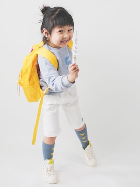 「柠小檬のアイテム（パーカー、ブルー系）」を使った、柠小檬さん（キッズ）の夏コーディネート