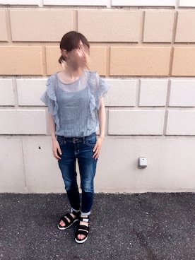 「E hyphen world gallery（イーハイフンワールドギャラリー）の・ギンガムフリルプルオーバー（Tシャツ/カットソー、グレー系）」を使った、みーさんさん（レディース・161cm）の夏コーディネート