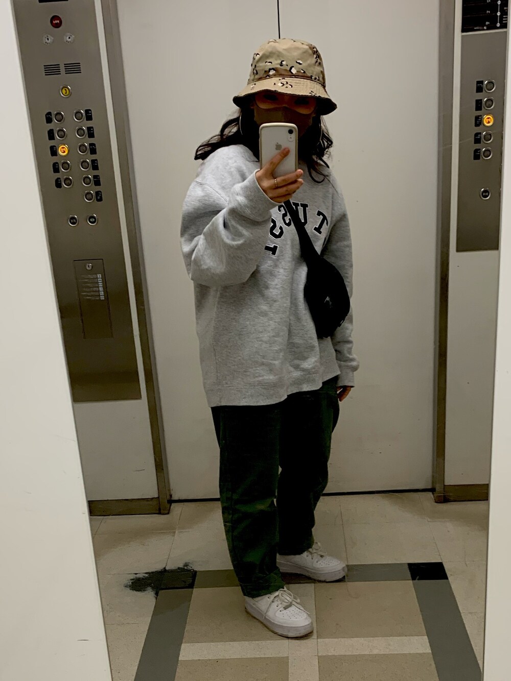 かみでちゃん Stussyのスウェットを使ったコーディネート Earch