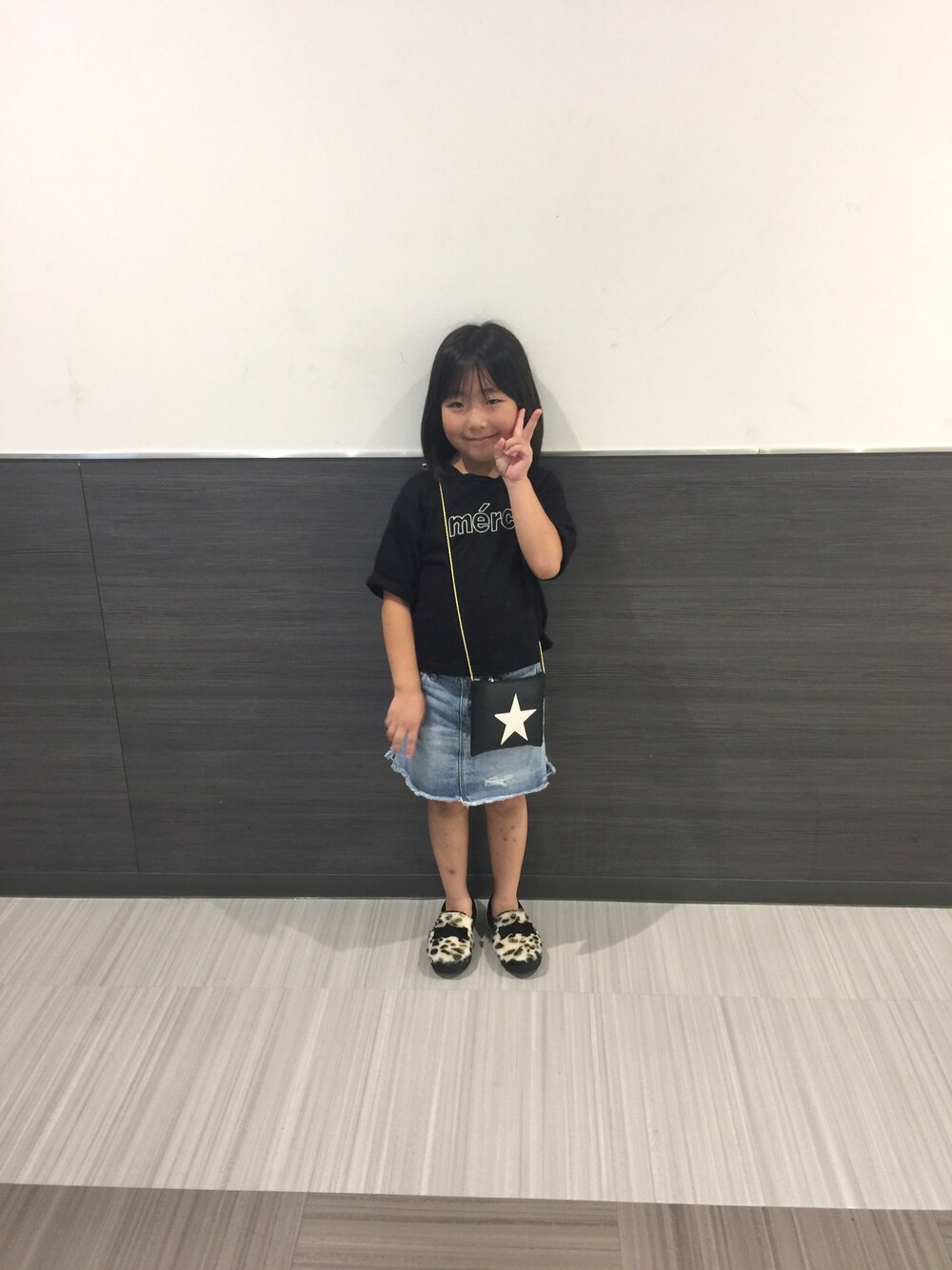 「イオンモール」｜「petit mainのｍｅｒｃｉ 半袖Tシャツ（Tシャツ/カットソー、ブラック系）」を使った、miriiさん（キッズ・120cm）の秋コーディネートの1枚目の写真
