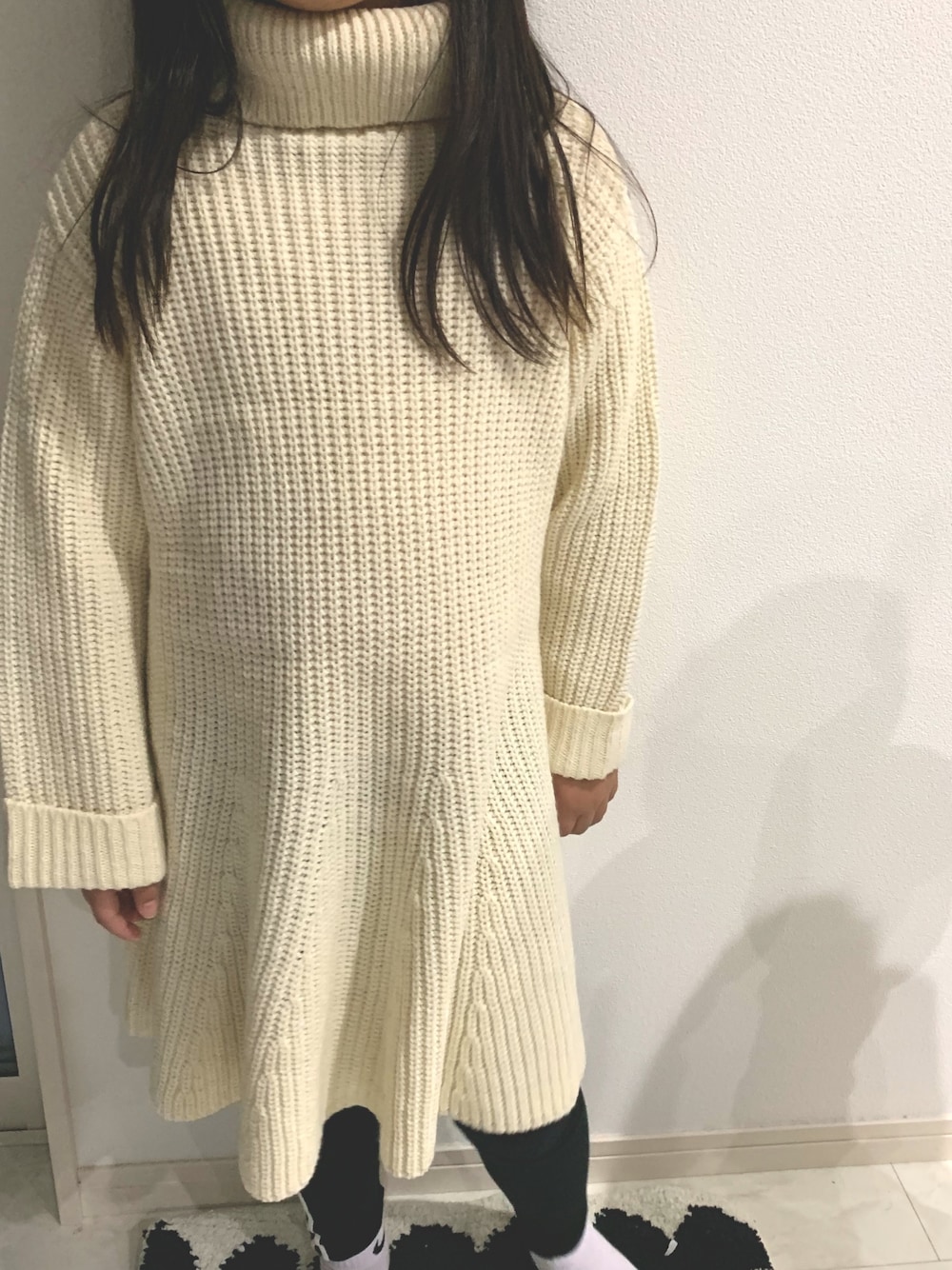 「ブランシェス、ニットワンピース、ブランシェスコーデ」｜「BRANSHESのタートルネックニットワンピース（ワンピース、ホワイト系）」を使った、miriiさん（キッズ・120cm）の秋コーディネートの1枚目の写真