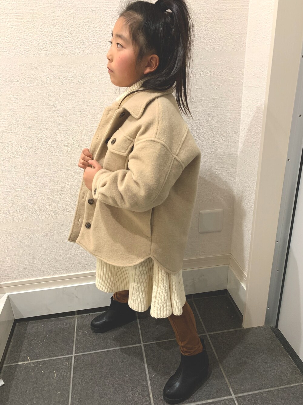 「初詣コーデ、キッズコーデ、休日スタイル、女の子、ローリーズファーム(LOWRYS FARM)、CPOジャケット、ブランシェス(BRANSHES)、ZARA KIDS、しまむら」｜「LOWRYS FARMのＣＰＯジャケット/KIDS　832156（その他アウター、ベージュ系）」を使った、miriiさん（キッズ・128cm）の冬コーディネートの1枚目の写真