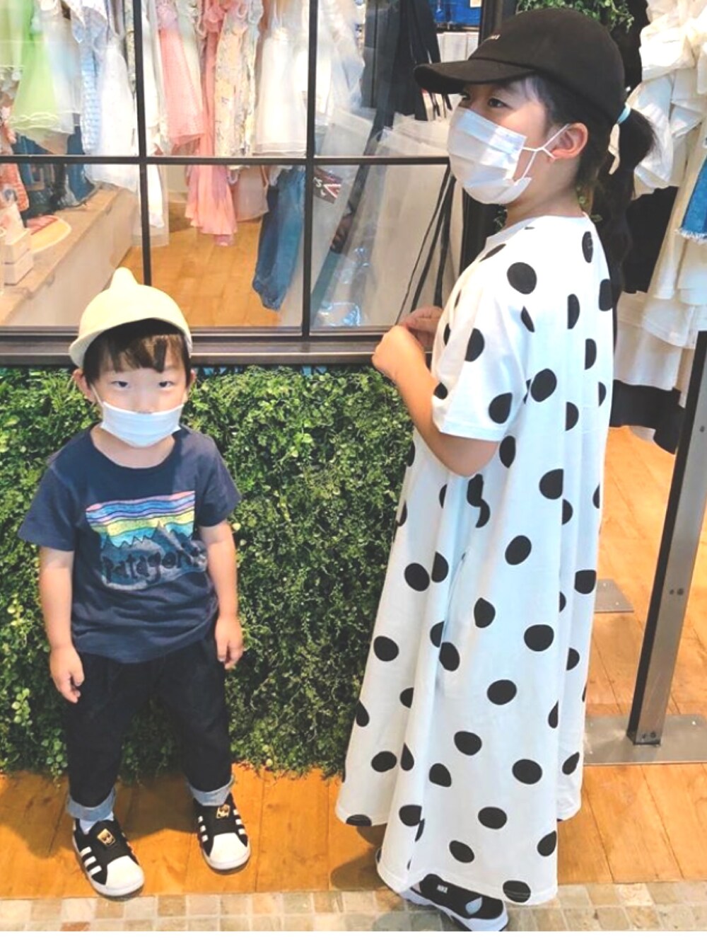 「マーキーズ(MARKEY'S)、マーキーズ、ブランシェス、ブランシェス(BRANSHES)、ナイキ、アディダス、キッズコーデ」｜「MARKEY'Sのアイテム（ワンピース/ドレス、ホワイト系）」を使った、miriiさん（キッズ・135cm）の夏コーディネートの1枚目の写真
