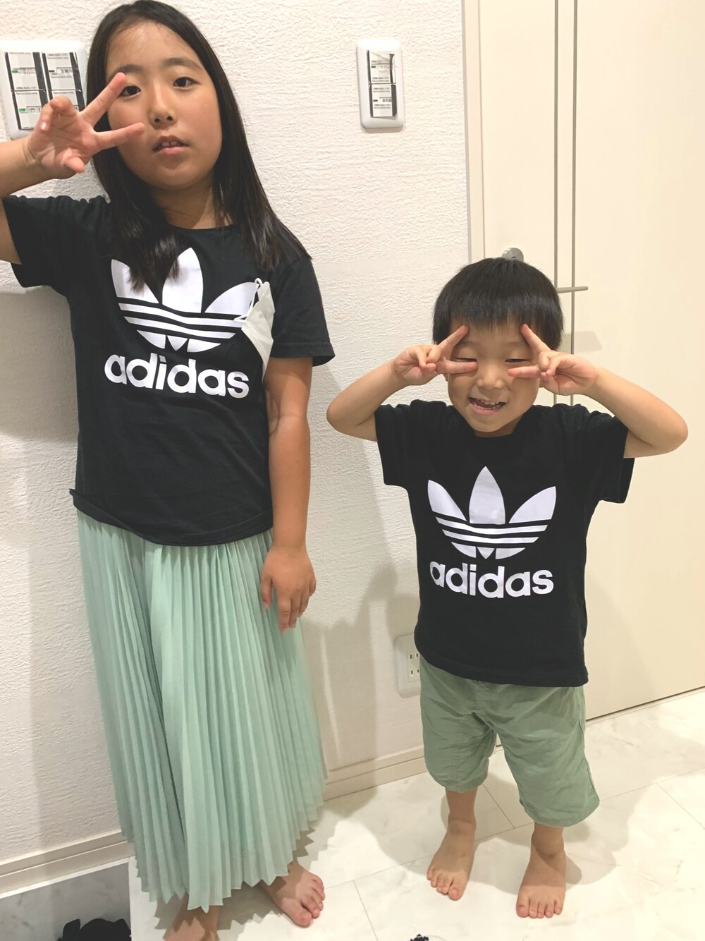 「キッズコーデ、アディダス、グローバルワーク(GLOBAL WORK)、グローバルワーク、ミントグリーン、ロングスカート」｜「adidasのアイテム（トップス、ブラック系）」を使った、miriiさん（キッズ・135cm）の夏コーディネートの1枚目の写真