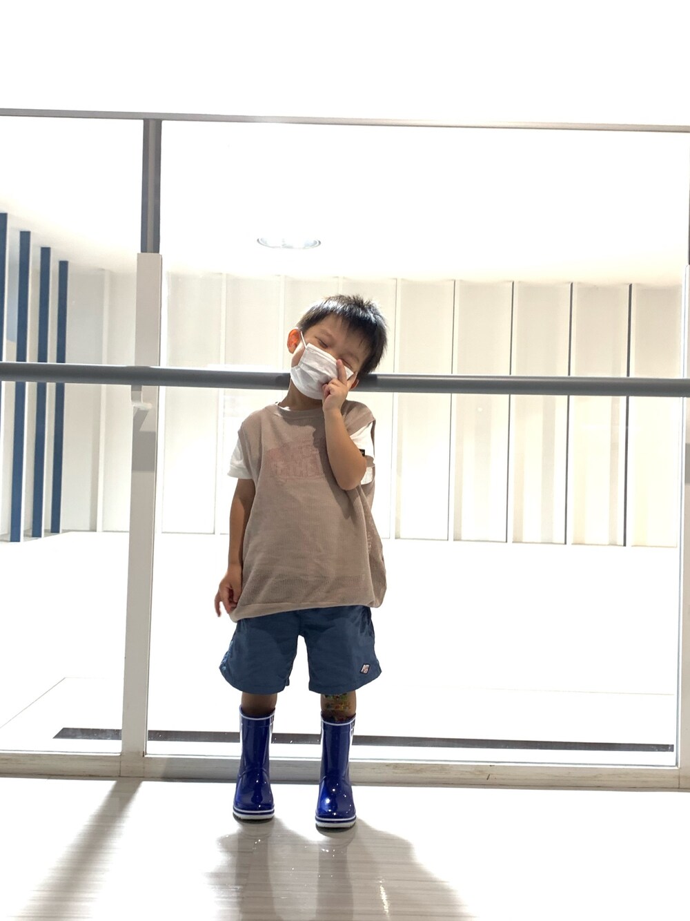 「キッズコーデ、マーキーズ、マーキーズ(MARKEY'S)、メッシュベスト、VANS、イオンモール、習い事」｜「MARKEY'Sのアイテム（ベスト、ブラウン系）」を使った、miriiさん（キッズ・135cm）の夏コーディネートの1枚目の写真