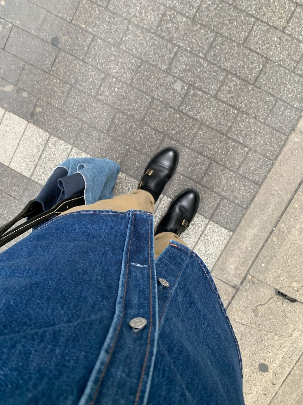「カジュアル、デニム、パラブーツ、黒、アンクルパンツ、休日スタイル、いいね、save、フォローお願いします🤑、春アウター、ファッションの力を信じよう」｜「ParabootのParaboot / パラブーツ　 ウィリアム　WILLIAM（ドレスシューズ、ブラック系）」を使った、tokiさん（メンズ・171cm）の冬コーディネートの1枚目の写真