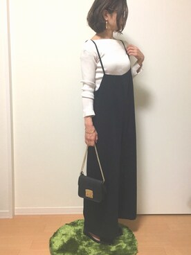 「白ニット」｜「アイテム（つなぎ/オールインワン）」を使った、ficoさん（レディース・156cm）の秋コーディネート