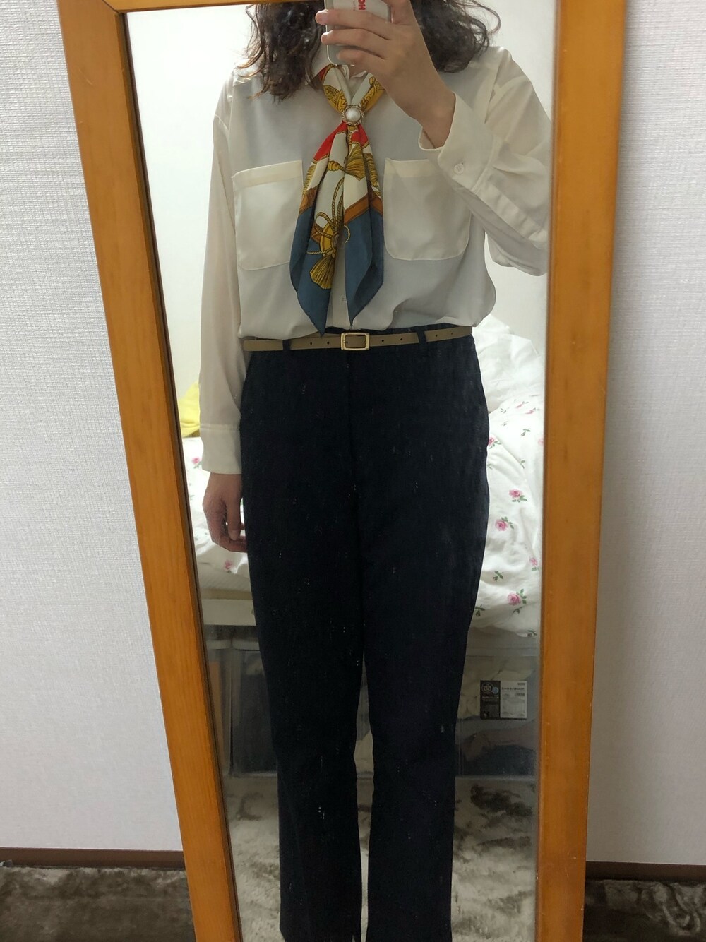 「UNIQLOのアイテム（パンツ、ブルー系）」を使った、ゆさん（レディース・166cm）の春コーディネートの1枚目の写真