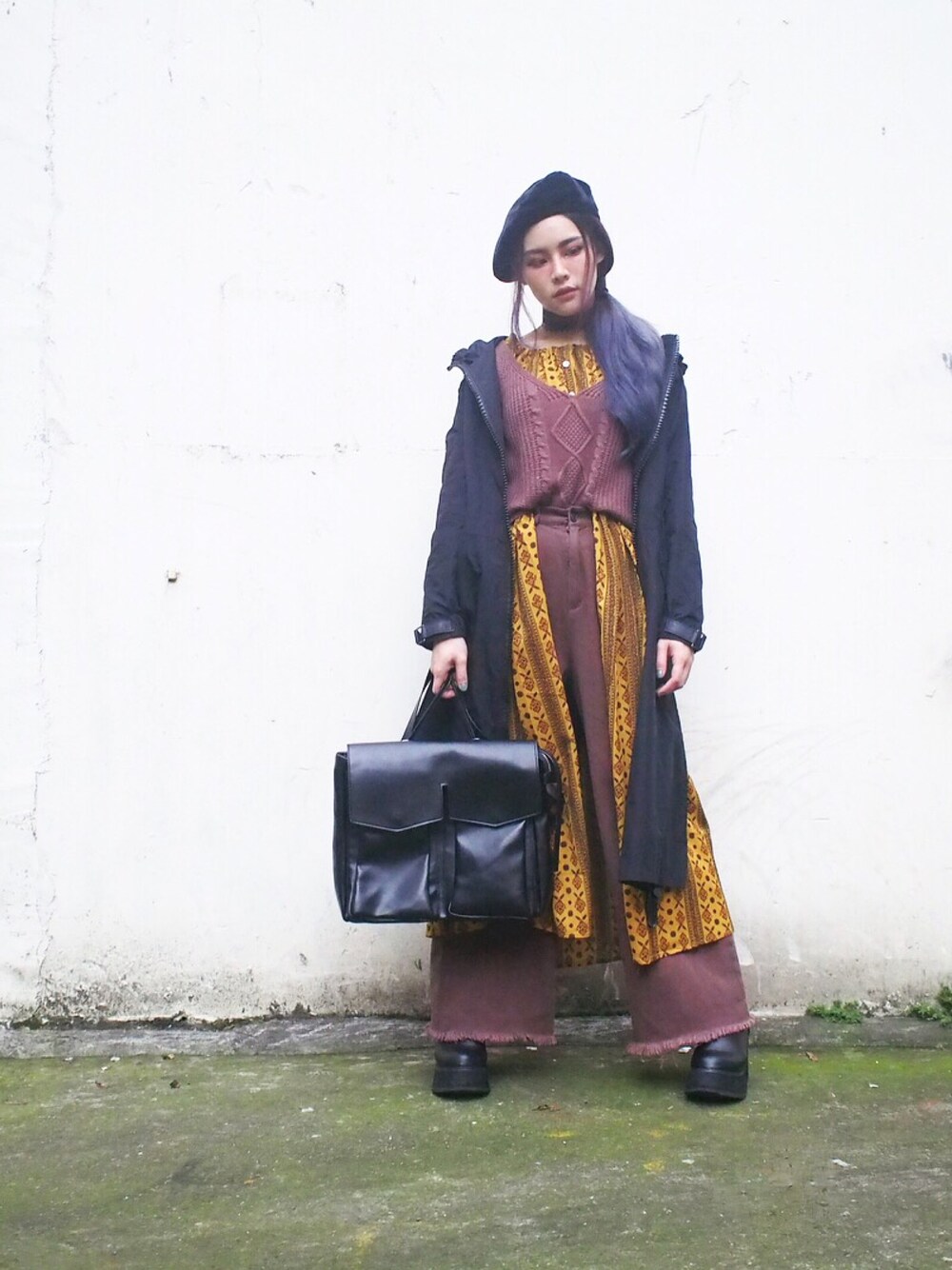 「黒、ワンピース」｜「你 NIHOW 好のアイテム（モッズコート、ブラック系）」を使った、haleyさん（レディース・160cm）の冬コーディネートの1枚目の写真