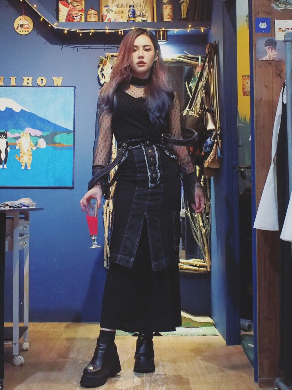 「丹寧、吊帶裙、サスペンダー」｜「你 NIHOW 好のアイテム（デニムスカート、ブラック系）」を使った、haleyさん（レディース・160cm）の冬コーディネートの1枚目の写真