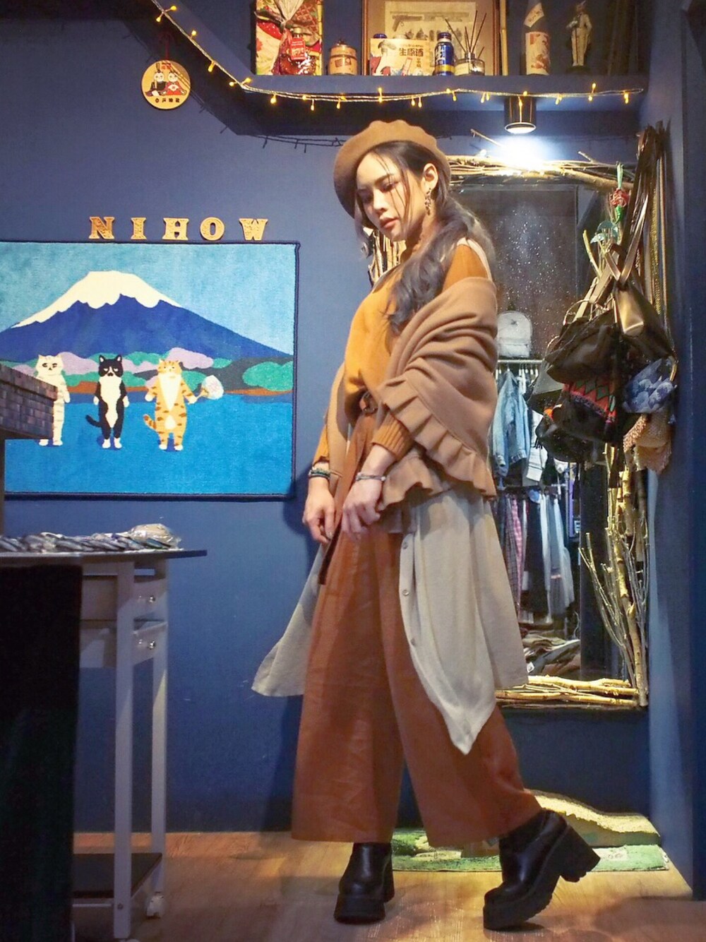 「古着、大地色、カーキ」｜「VINTAGEのアイテム（ストール/ショール、ベージュ系）」を使った、haleyさん（レディース・160cm）の冬コーディネートの1枚目の写真