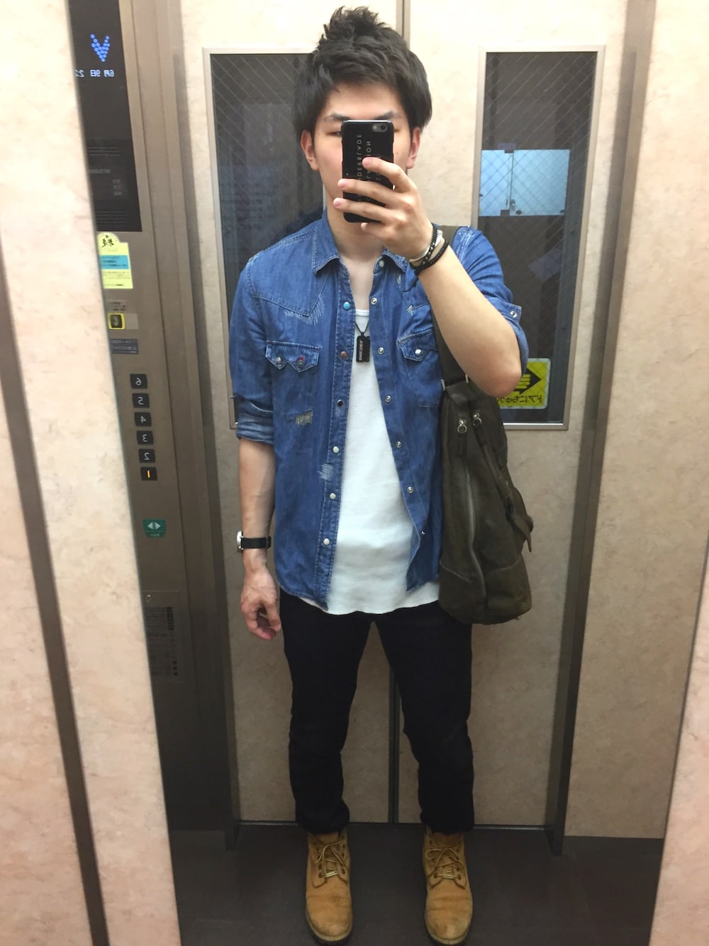 「Timberland、デニムシャツ、春コーデ」｜「TimberlandのTimberland 6INCH PREMIUM BOOT（ブーツ、イエロー系）」を使った、NEOghostsssさん（メンズ・178cm）の夏コーディネートの1枚目の写真
