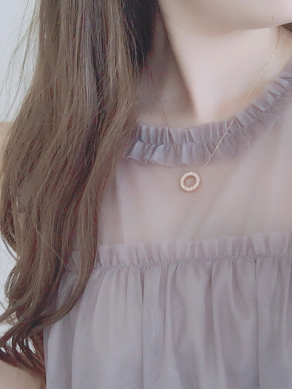 「ゆるコーデ、ワンピース、flower、レース」｜「flowerのbitter frill onepiece～ﾋﾞﾀｰﾌﾘﾙﾜﾝﾋﾟｰｽ（ワンピース、ベージュ系）」を使った、YUMIさん（レディース・155cm）の夏コーディネートの1枚目の写真