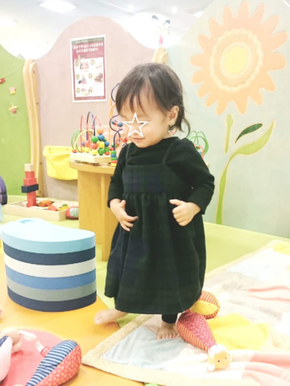 「hokkoriko、ブラックウォッチ、ワンピース、ハンドメイド、1歳、シンプル、おんなのこ」｜「hokkorikoのアイテム（ワンピース、グリーン系）」を使った、MIKさん（キッズ・100cm）の冬コーディネートの1枚目の写真