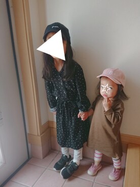 「アイテム（シャツワンピース、ブラック系）」を使った、MIKさん（キッズ・110cm）の春コーディネート
