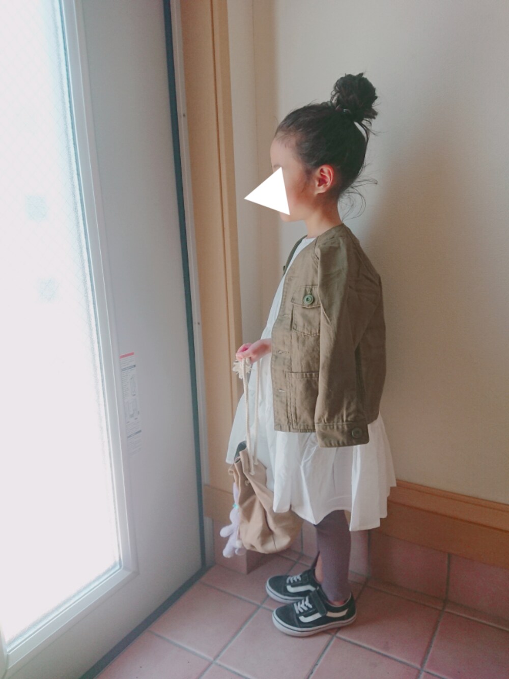 「平成最後のWEARISTAセンバツ、ワンピース、フリルワンピース、ワンピース×スニーカー、姉妹コーデ、姉妹オソロ、春コーデ、6歳」｜「姉妹こーで☺️のアイテム（その他、ホワイト系）」を使った、MIKさん（キッズ・110cm）の春コーディネートの1枚目の写真