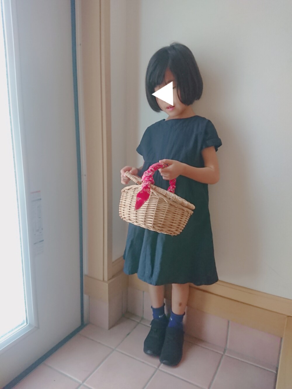 「キッズファッション、ワンピース、シンプルコーデ、夏コーデ、7歳、かごバッグ、赤差し色」｜「別ショット♡のアイテム（その他、ブルー系）」を使った、MIKさん（キッズ・110cm）の夏コーディネートの1枚目の写真