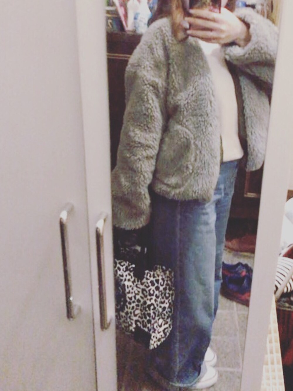 「カジュアルコーデ、シンプルコーデ、パンツスタイル、低身長、moussy、デニム、ワイドパンツ、ブリーチデニム、156cm、スニーカー」｜「MOUSSYのアイテム（パンツ、ブルー系）」を使った、misakiさん（レディース・157cm）の冬コーディネートの1枚目の写真