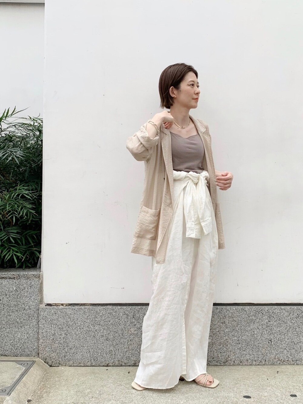 「シアーシャツ、ベージュコーデ、大人コーデ、ニュアンスカラー、アパートバイローリーズ、くすみカラー、ゆるコーデ」｜「A part byのRyNyジャケットシャツ 911237（シャツ/ブラウス、ベージュ系）」を使った、nakaさん（レディース・155cm）の夏コーディネートの1枚目の写真