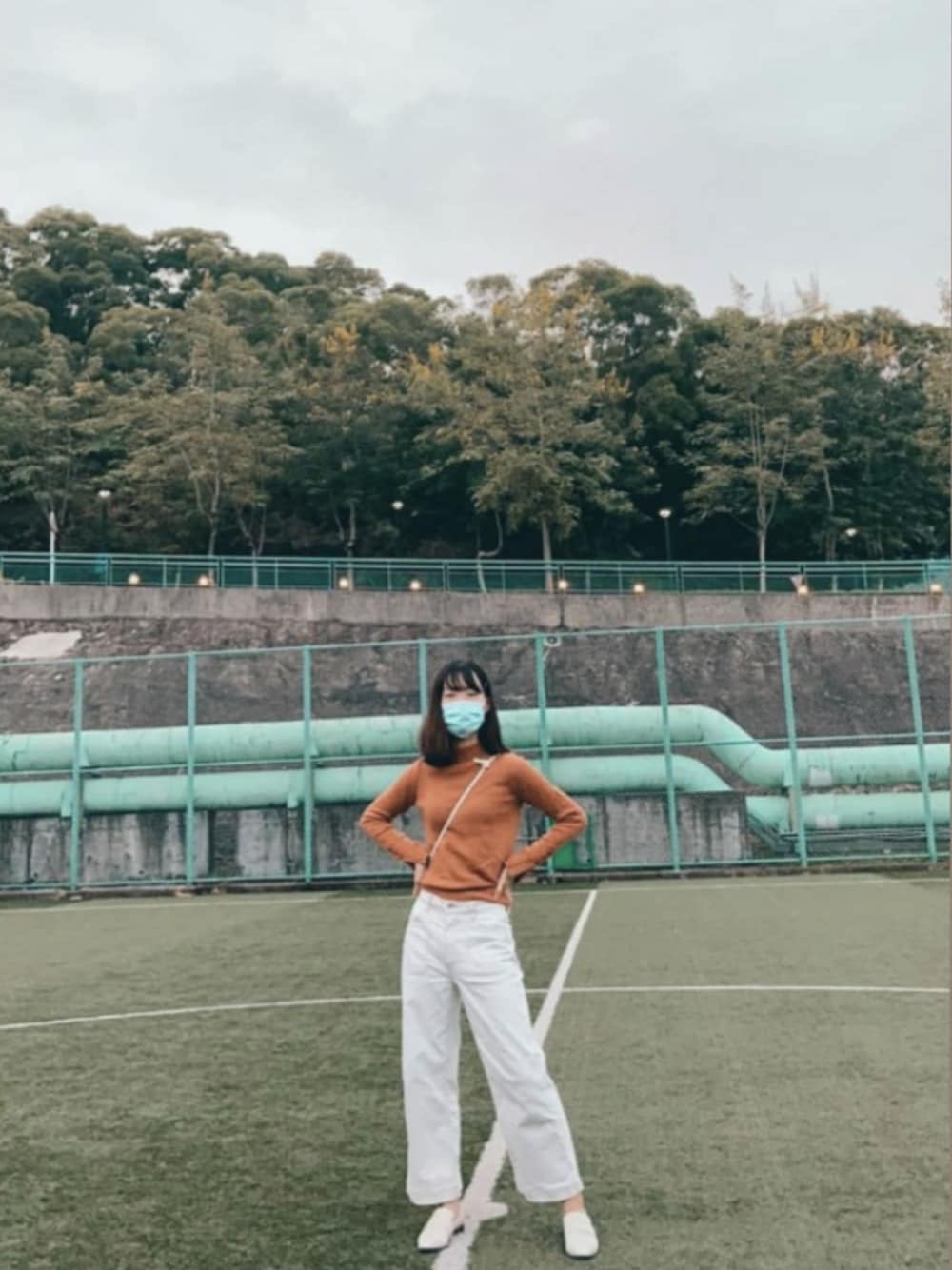 「Calvin Kleinのアイテム（ローファー、ホワイト系）」を使った、kal ‘sさん（レディース・168cm）の冬コーディネートの1枚目の写真