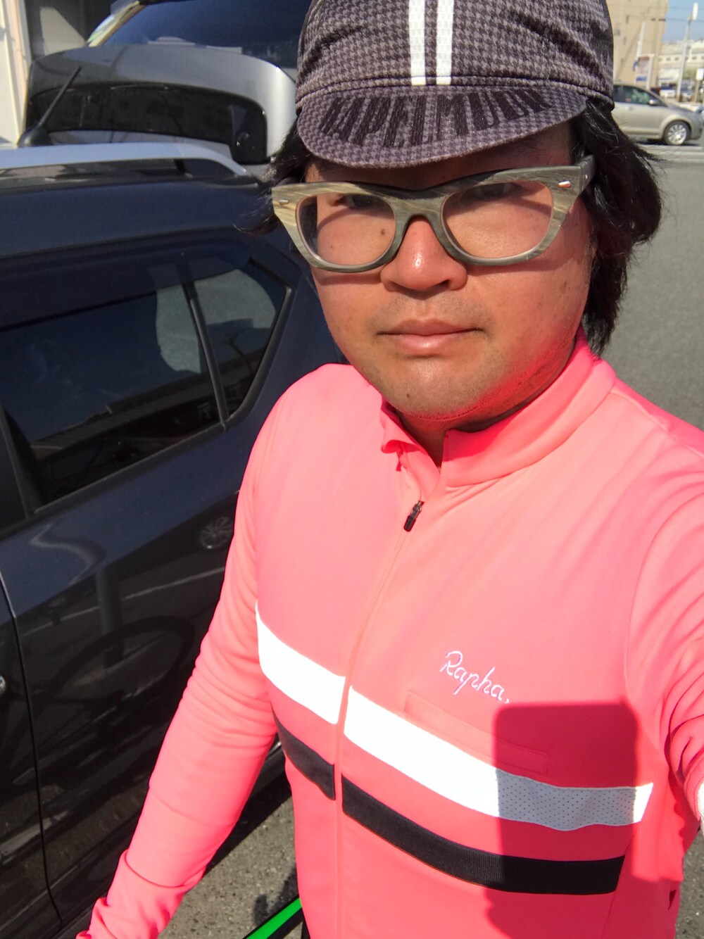 「rapha、サイクルスタイル、自転車スタイル」｜「Raphaのアイテム（その他、ピンク系）」を使った、Yasuo Moritaさん（メンズ・177cm）の春コーディネートの1枚目の写真