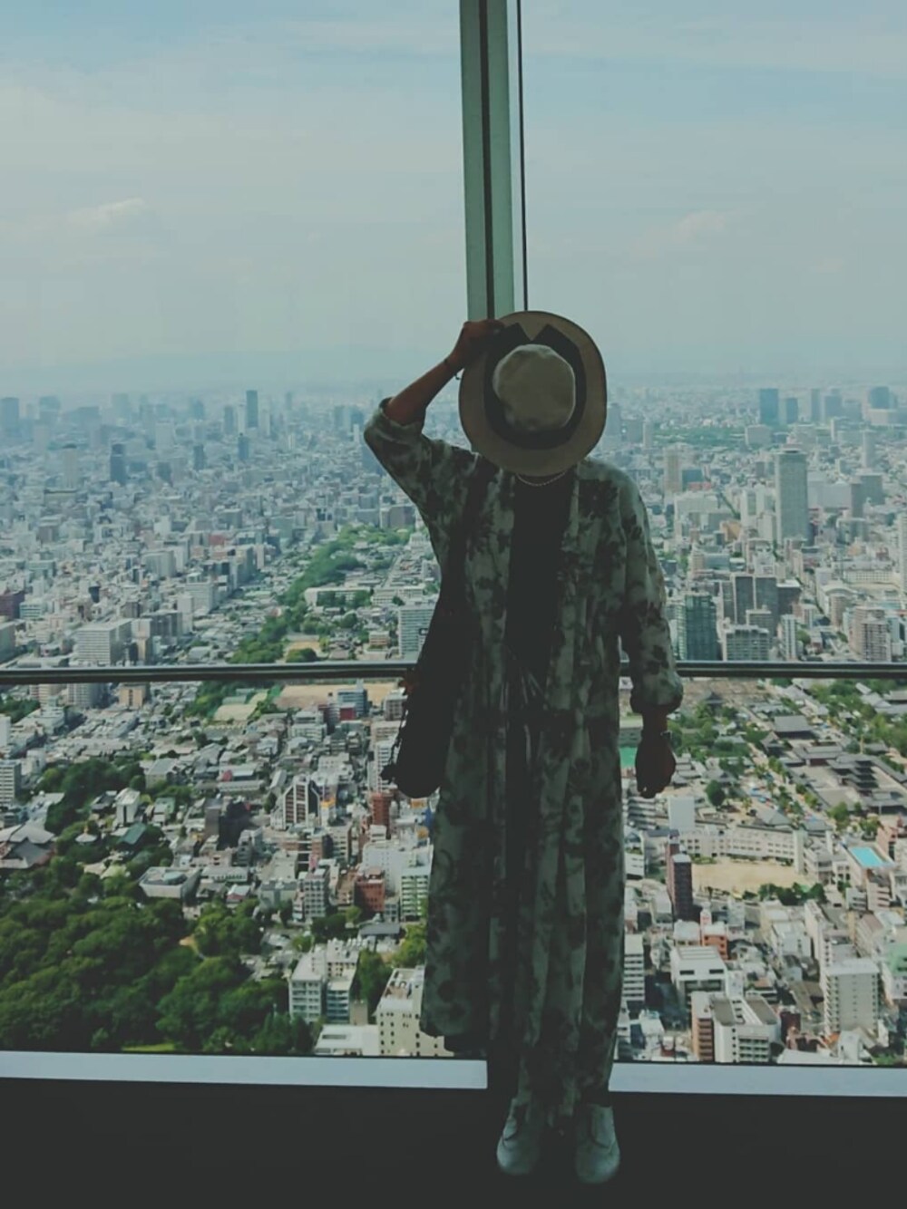 「あべのハルカス、旅行、地震お見舞い申し上げます」｜「Emmyのアイテム（帽子、ホワイト系）」を使った、birdさん（レディース・157cm）の夏コーディネートの1枚目の写真