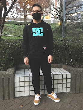 「DC SHOES（ディーシーシューズ）のアイテム（スニーカー、ブラウン系）」を使った、ホンダネーション さん（メンズ・171cm）の秋コーディネート