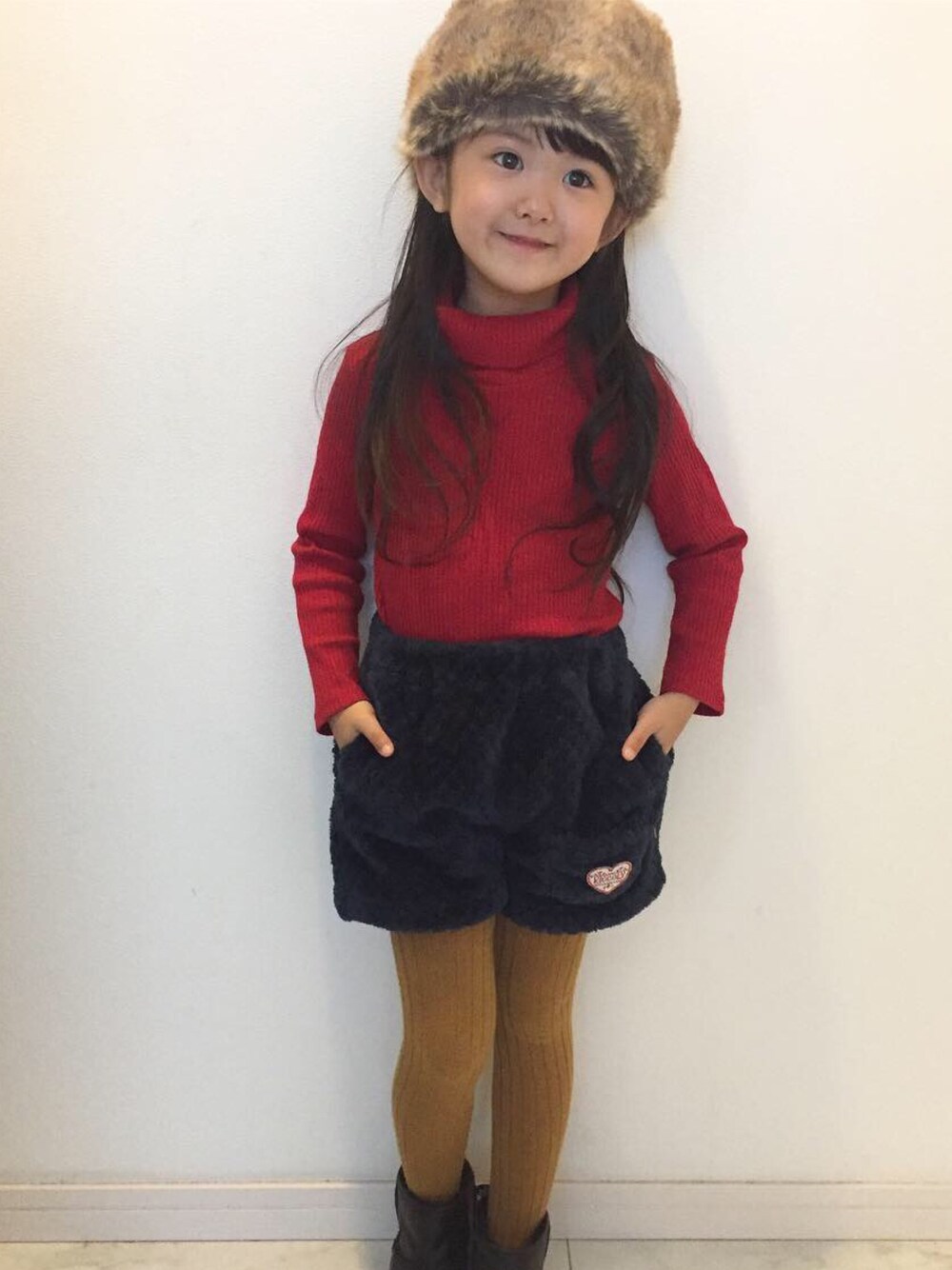 「キッズコーデ、女の子コーデ、おしゃれさんと繋がりたい、もこもこ、キッズファッション、キッコリー、シシュノン」｜「GLOBAL WORKのアイテム（ニット/セーター、レッド系）」を使った、りーちゃんさん（キッズ・110cm）の秋コーディネートの1枚目の写真