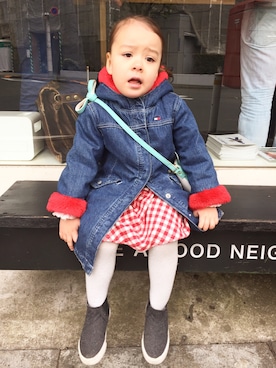 「TOMMY HILFIGER（トミーヒルフィガー）のアイテム（デニムジャケット）」を使った、Roseさん（キッズ・100cm）の冬コーディネート