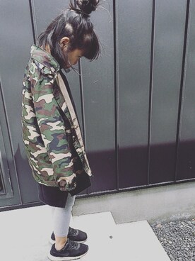 「迷彩」｜「アイテム（その他アウター）」を使った、kinaさん（キッズ・120cm）の春コーディネート